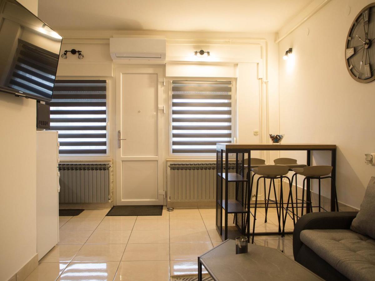 Studio Apartman Suburban Visnjevac Bagian luar foto