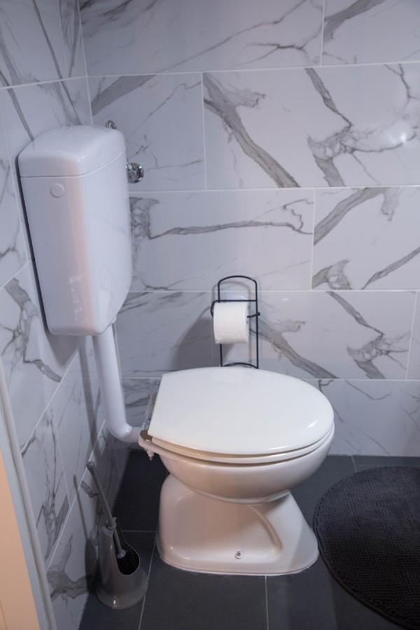 Studio Apartman Suburban Visnjevac Bagian luar foto